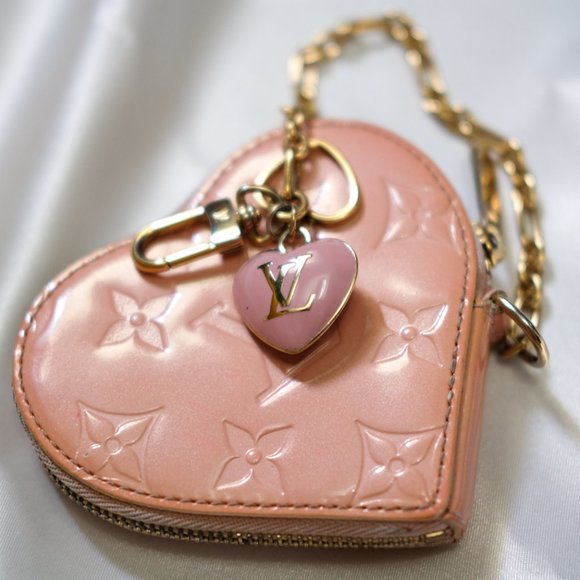 ✨ Authentic Louis Vuitton Vernis Light Pink Heart Coin Purse ✨ - Picture 2 of 6